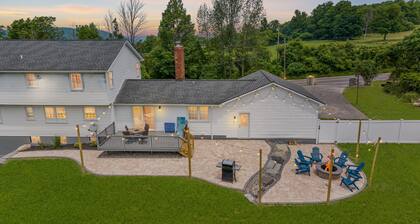 Sleeps 10, Nerf wall, Game Room, fully fenced yard