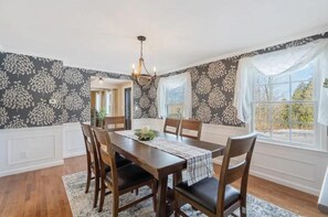 Dining - Sleeps 16, Nerf wall, Game Room, fully fenced yard (LaFayette)