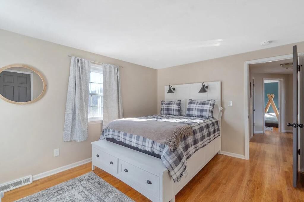 5 chambres, fer et planche à repasser, Wi-Fi, draps fournis