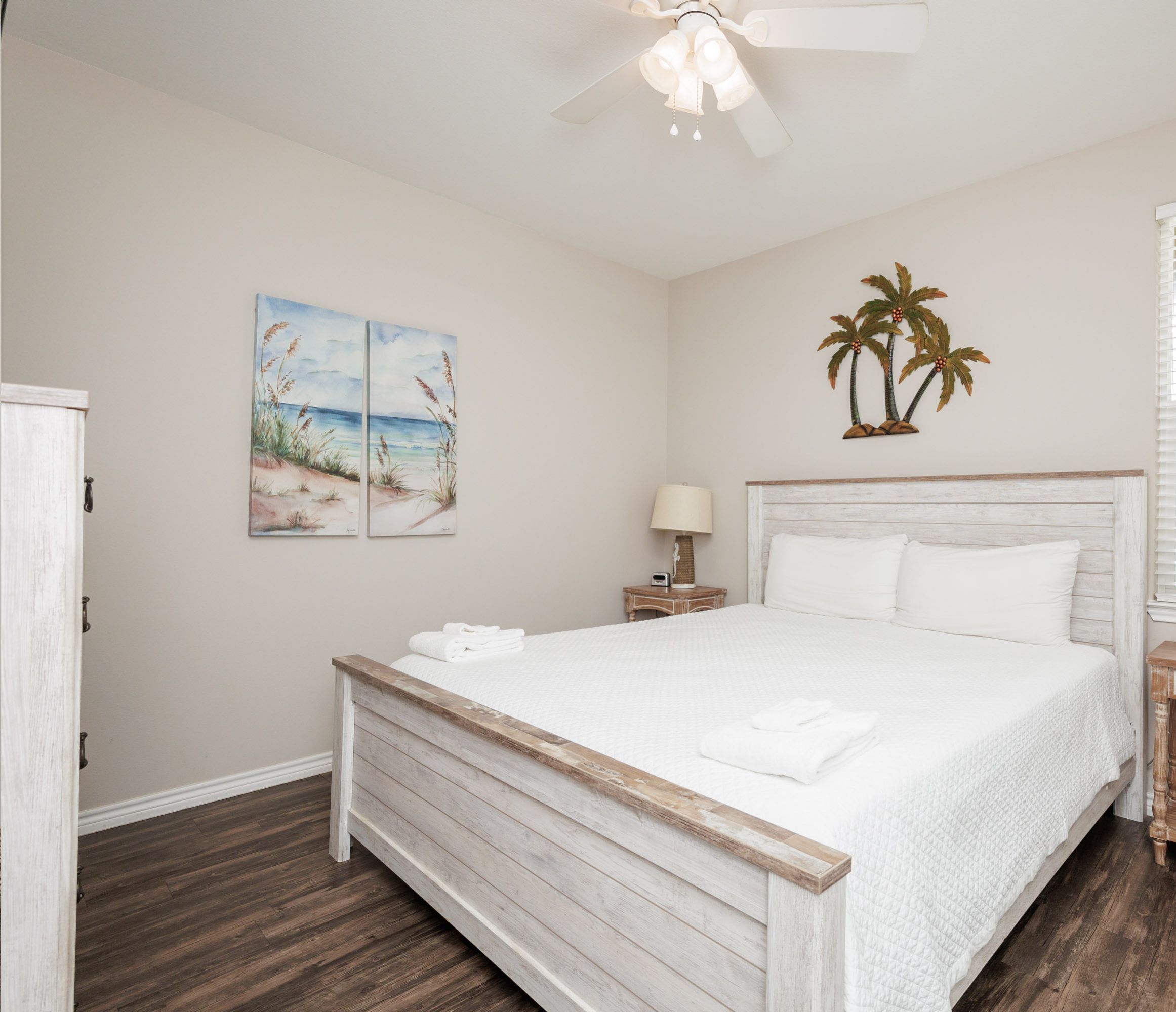 3 dormitorios, tabla de planchar con plancha, wifi gratis y ropa de cama