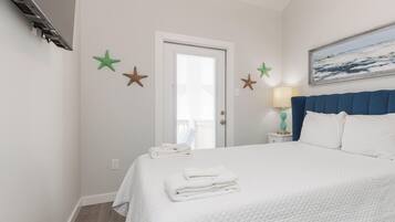 4 bedrooms, iron/ironing board, WiFi, bed sheets