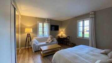 1 quarto, Wi-Fi de cortesia, roupa de cama