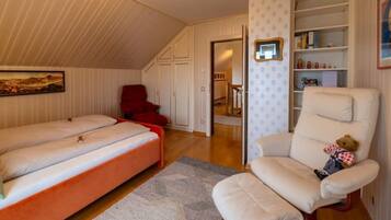 3 bedrooms, iron/ironing board, travel crib, WiFi