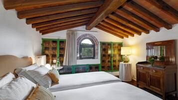 3 bedrooms, iron/ironing board, travel cot, free WiFi