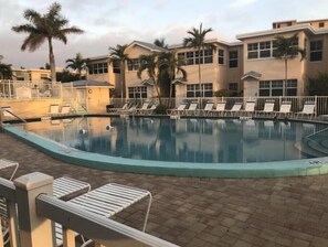 Et oppvarmet basseng