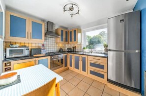 Private kitchen - SE London pad (free parking) (London)