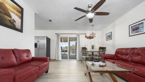 TV - Riverfront Cottage 2 Bedroom Queen Beds / dockage included (Steinhatchee)