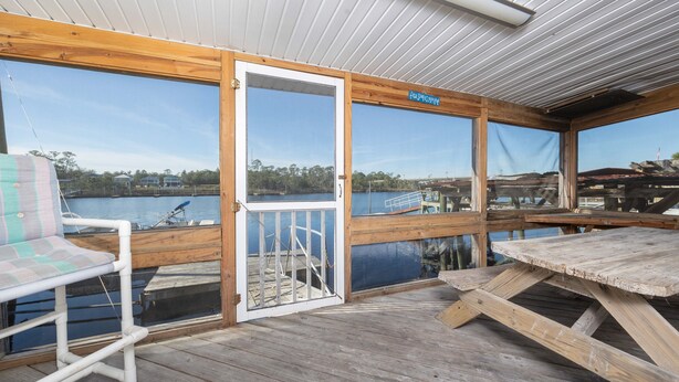 Outdoor dining - Riverfront Cottage 2 Bedroom Queen Beds / dockage included (Steinhatchee)