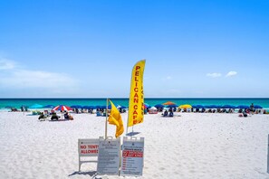 Una playa cerca
