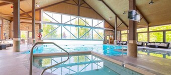 Spacious Club Suite: King Bed, Jacuzzi, Pool, BBQ