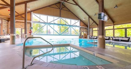 Spacious Club Suite: King Bed, Jacuzzi, Pool, BBQ