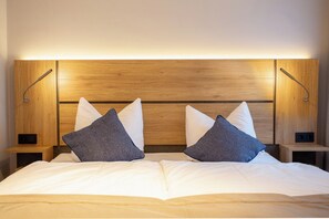 Schreibtisch, Bügeleisen/Bügelbrett, Reisekinderbett, kostenloses WLAN