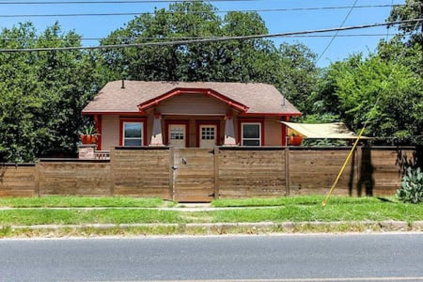 Downtown 3BR 2BA House w/ Large Private Backyard
