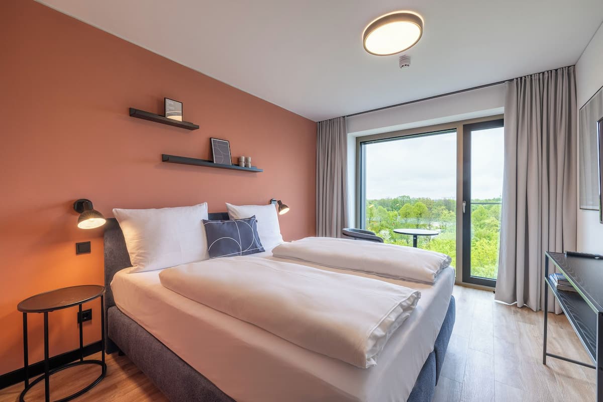 The Standard King | Pimennysverhot, ilmainen Wi-Fi, vuodevaatteet