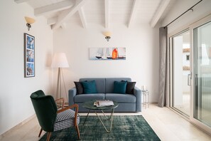 Living area - Bellevue 36B by Klodge - flat with private pool, greenery and views (Budoni)