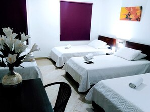Quadruple Room | Free WiFi, bed sheets - HOTEL LA CASA No. 1 (Montería)