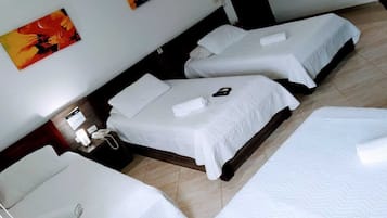 Quadruple Room | Free WiFi, bed sheets