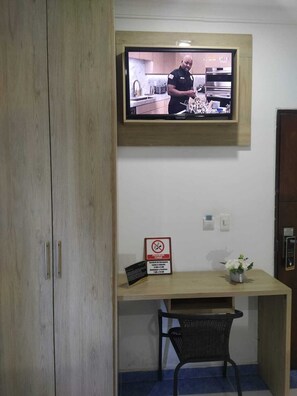 Kamar Standar, 1 Tempat Tidur Double | Selimut bulu angsa, tempat tidur lipat/tambahan, dan Wi-Fi gratis