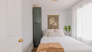 2 habitaciones, tabla de planchar con plancha, wifi y ropa de cama