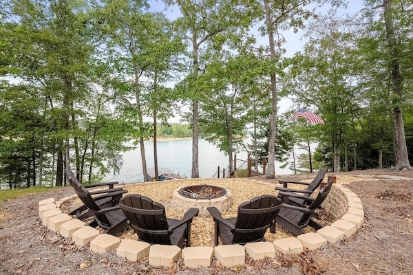 Fire pit for smores