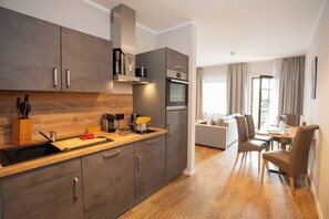 Réfrigérateur, four, plaque de cuisson, lave-vaisselle