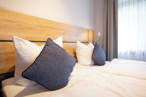 Fer et planche à repasser, lit parapluie, Wi-Fi gratuit, draps fournis