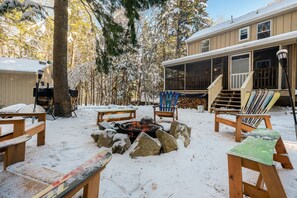 Property grounds - Welcome to The Bear's Den! Dog friendly and 5 minutes to Pleasant Mountain! (Bridgton)