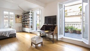 1 bedroom, desk, iron/ironing board, WiFi (free)