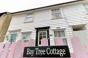 Cottage | Exterior - Beautiful 3-bed Cottage in Burnham-on-crouch (Burnham-on-Crouch)
