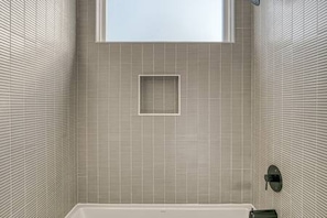 Shower, hair dryer, towels, soap - Newly Constructed 2 BDRM I Work Remotely mins to DT (Austin)