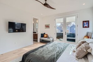 4 bedrooms, desk, iron/ironing board, travel cot