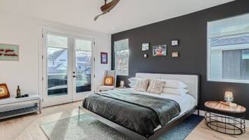 6 habitaciones, escritorio y tabla de planchar con plancha