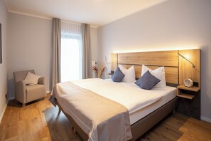 2 Schlafzimmer, Schreibtisch, Bügeleisen/Bügelbrett, Reisekinderbett
