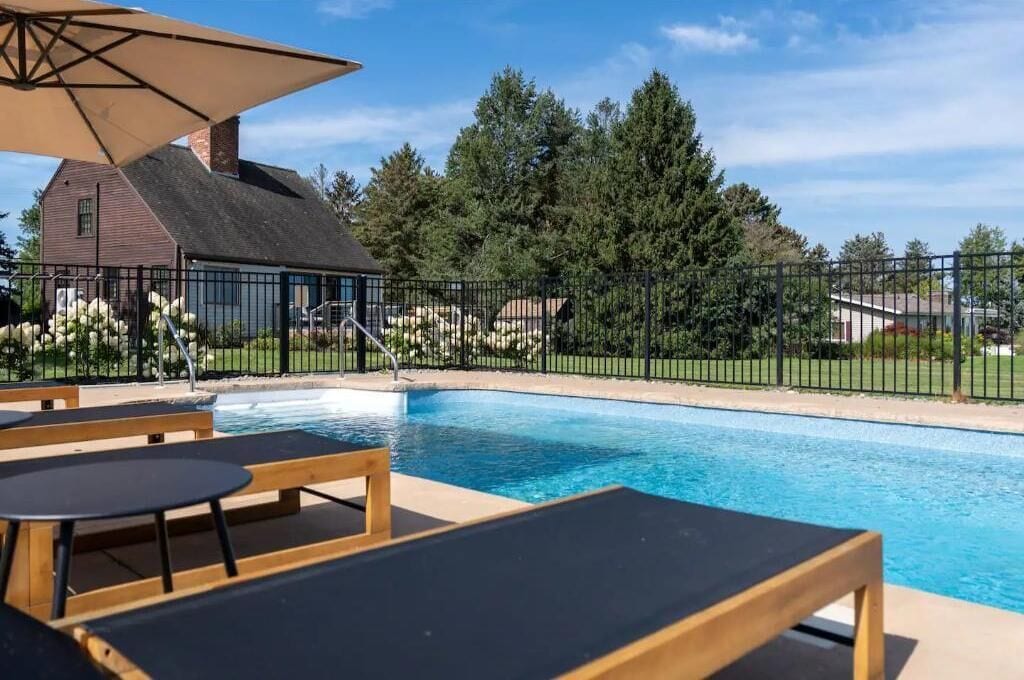 Stunning Lake Views + boutique decor
