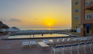 Piscina all'aperto, una piscina riscaldata