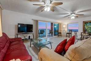 Smart TV, DVD player, offices - Stunning Gulf Views: Clean, Renovated, Holiday Villas lll-Near Major Attractions (Indian Rocks Beach)