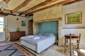 4 chambres, fer et planche à repasser, lit parapluie, Wi-Fi gratuit