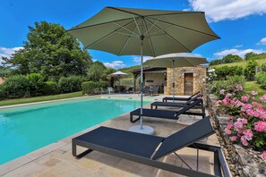Pool - Fully renovated in 2023, a typical house with pool (12x6 m) & spacious garden (Saint-Vincent-de-Cosse)