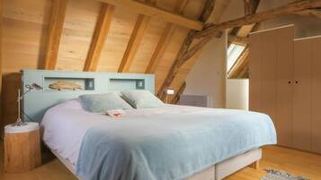 4 slaapkamers, een strijkplank/strijkijzer, reisbedje, gratis wifi