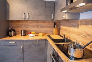 Frigorífic, forn, placa de cuina i rentaplats 
