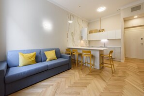 Romantic Apartment | Living area | 40-inch flat-screen TV with digital channels - Valori Apartments by Mmega (Florence)