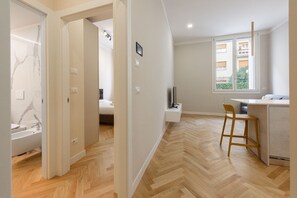 浪漫公寓 | 起居区 | 40-英寸纯平电视（配备数码频道）