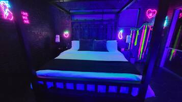 4 bedrooms, iron/ironing board, free WiFi, bed sheets