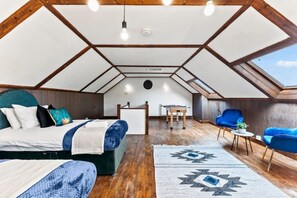 7 bedrooms, iron/ironing board, free WiFi, bed sheets