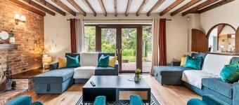 Last Minute Weekend | Contractors | 7 Bed House