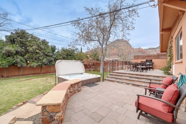 Terrace/patio - Pet-Friendly Sedona Home: Hot Tub, Walk to Trails! (Sedona)
