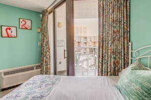 Bureau, fer et planche à repasser, Wi-Fi, draps fournis