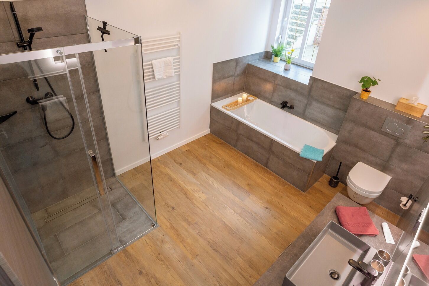 Dusche, Haartrockner, Handtücher