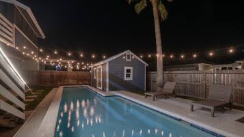 Alberca al aire libre y alberca climatizada