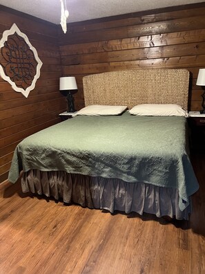4 bedrooms, WiFi, bed sheets